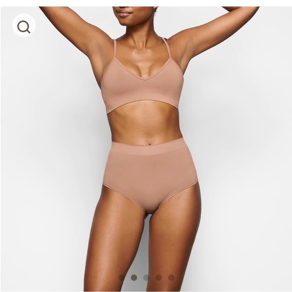 NWT SKIMS soft smoothing seamless boy short - Picture 3 of 8